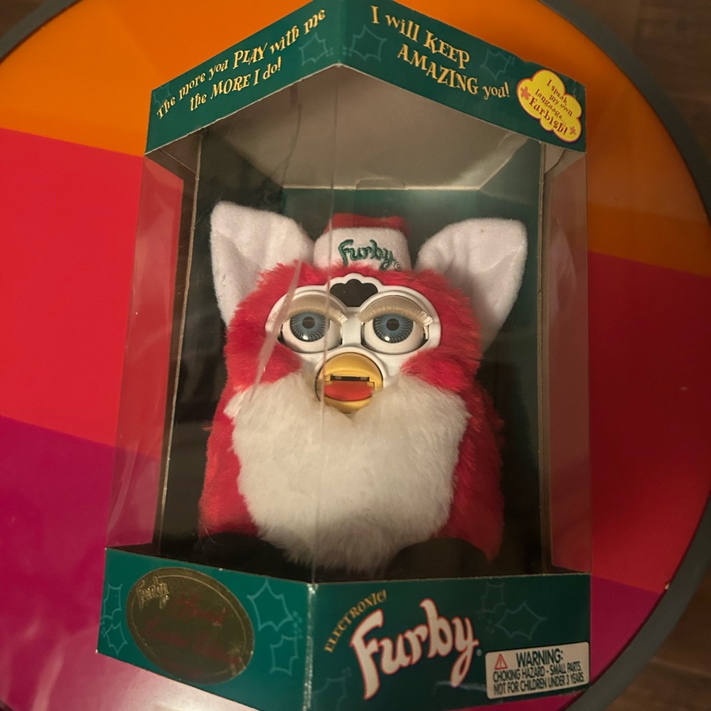 Furby Red & White Christmas electronic Toy! Vintage! 1999!